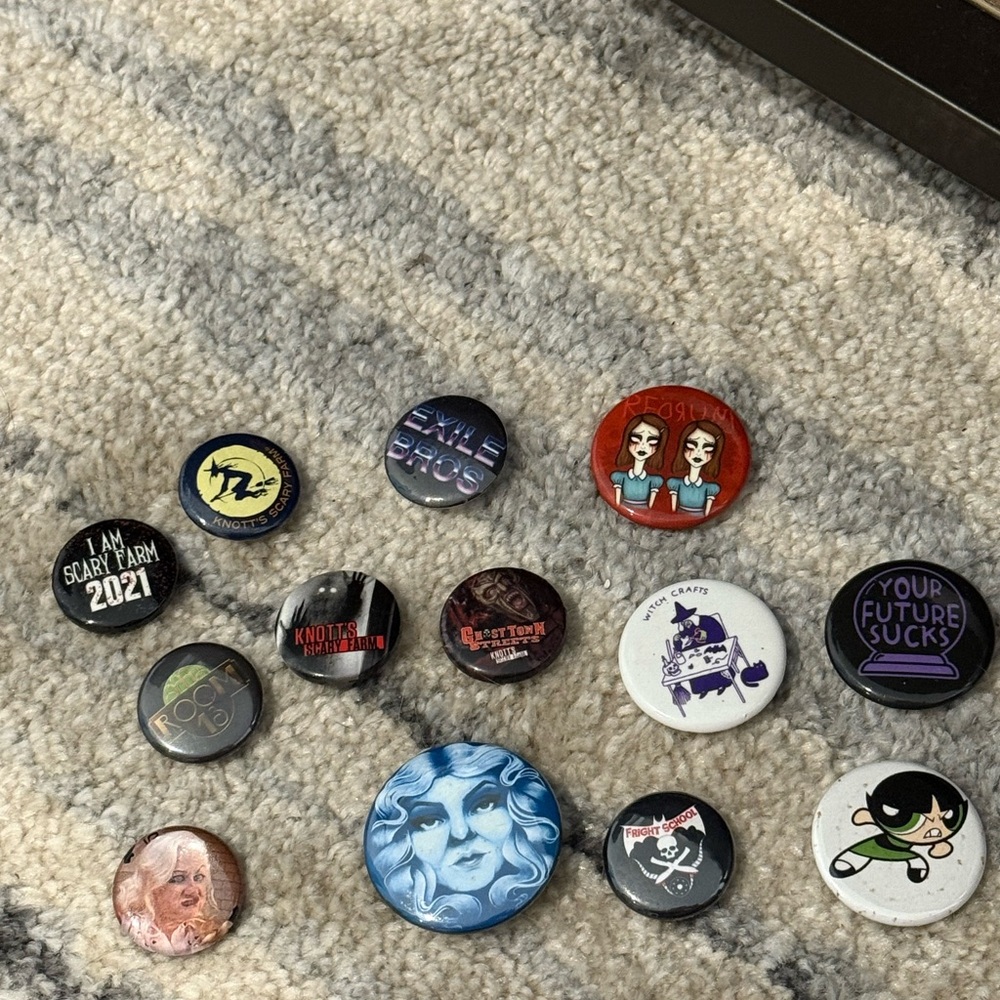 Assorted Pinback Button Collection - Picture 3 of 3